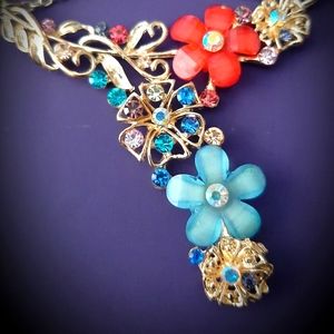 Floral Necklace NWOT